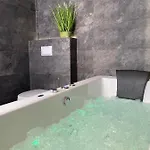 Bialy Z Jacuzzi 公寓 克拉科夫