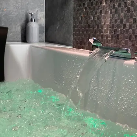 Bialy Z Jacuzzi Apartment Krakau