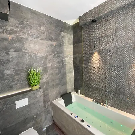 Bialy Z Jacuzzi Apartment Krakau