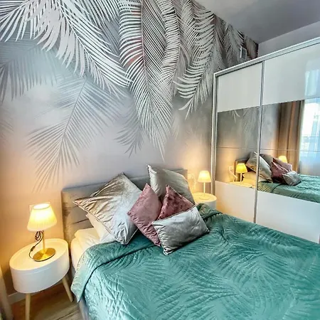 Bialy Z Jacuzzi Апартаменты *