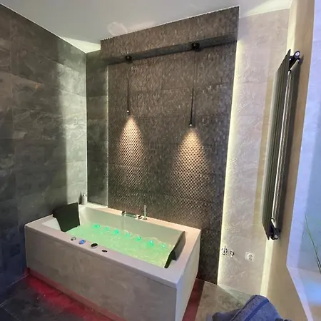 Apartment Bialy Z Jacuzzi
