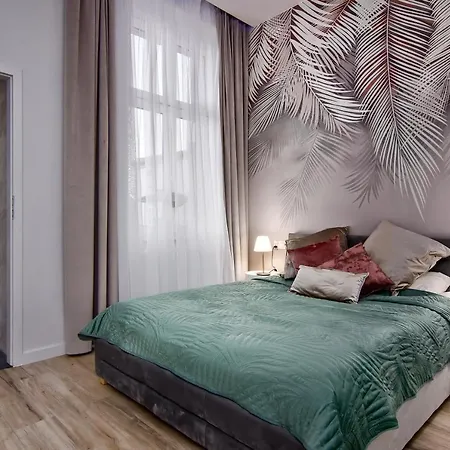 Bialy Z Jacuzzi Apartment