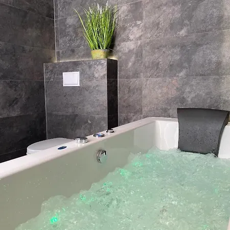 Bialy Z Jacuzzi Lejlighed Kraków