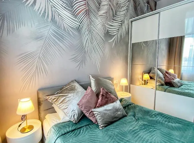 Bialy Z Jacuzzi Apartment *